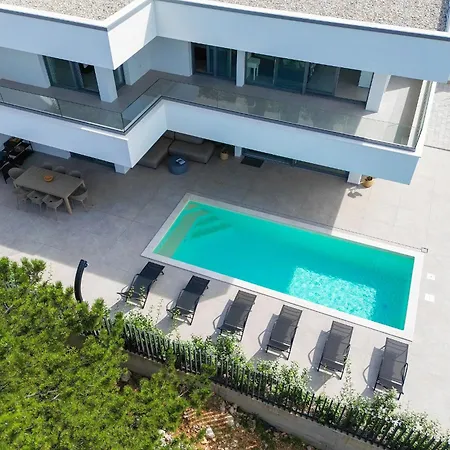 Villa I *