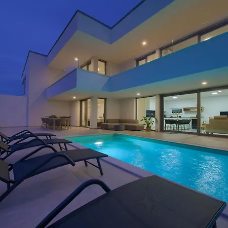 Villa I *