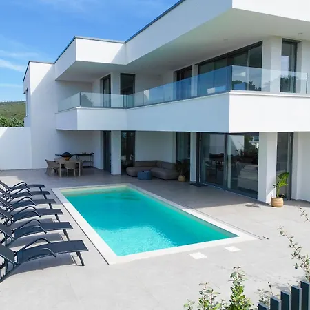 Villa I *