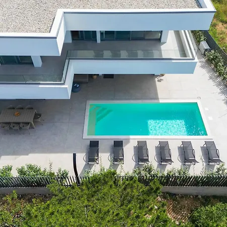 Villa I *